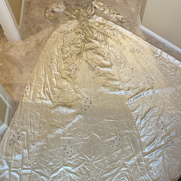 VINTAGE 1940’s ANTIQUE WEDDING GOWN size sm - Picture 4 of 16
